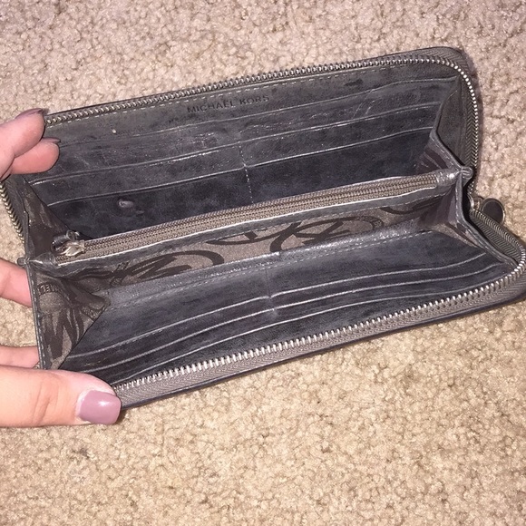 Wallet - Picture 2 of 6